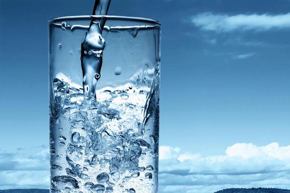 acqua_pura_ionizzata_in_bicchiere